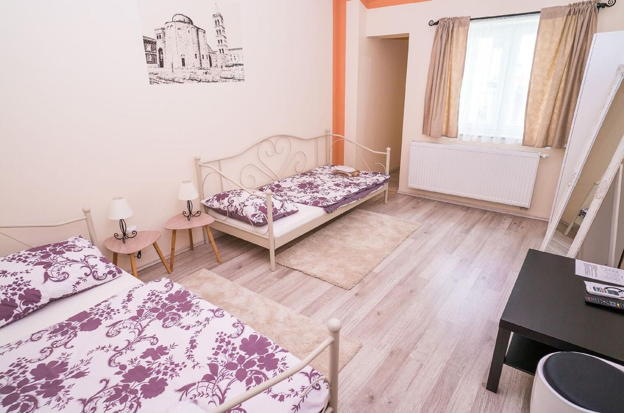 Boutique Hostel Kings N' Queens Zagreb Extérieur photo