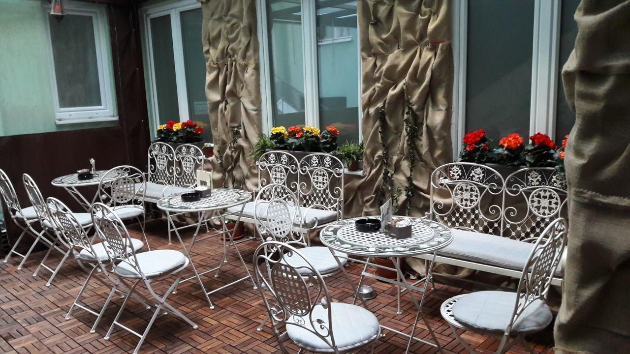Boutique Hostel Kings N' Queens Zagreb Extérieur photo