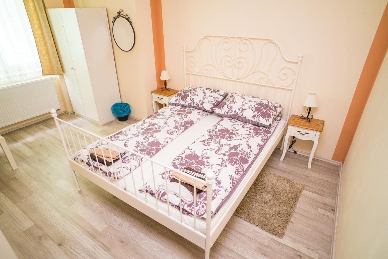 Boutique Hostel Kings N' Queens Zagreb Extérieur photo