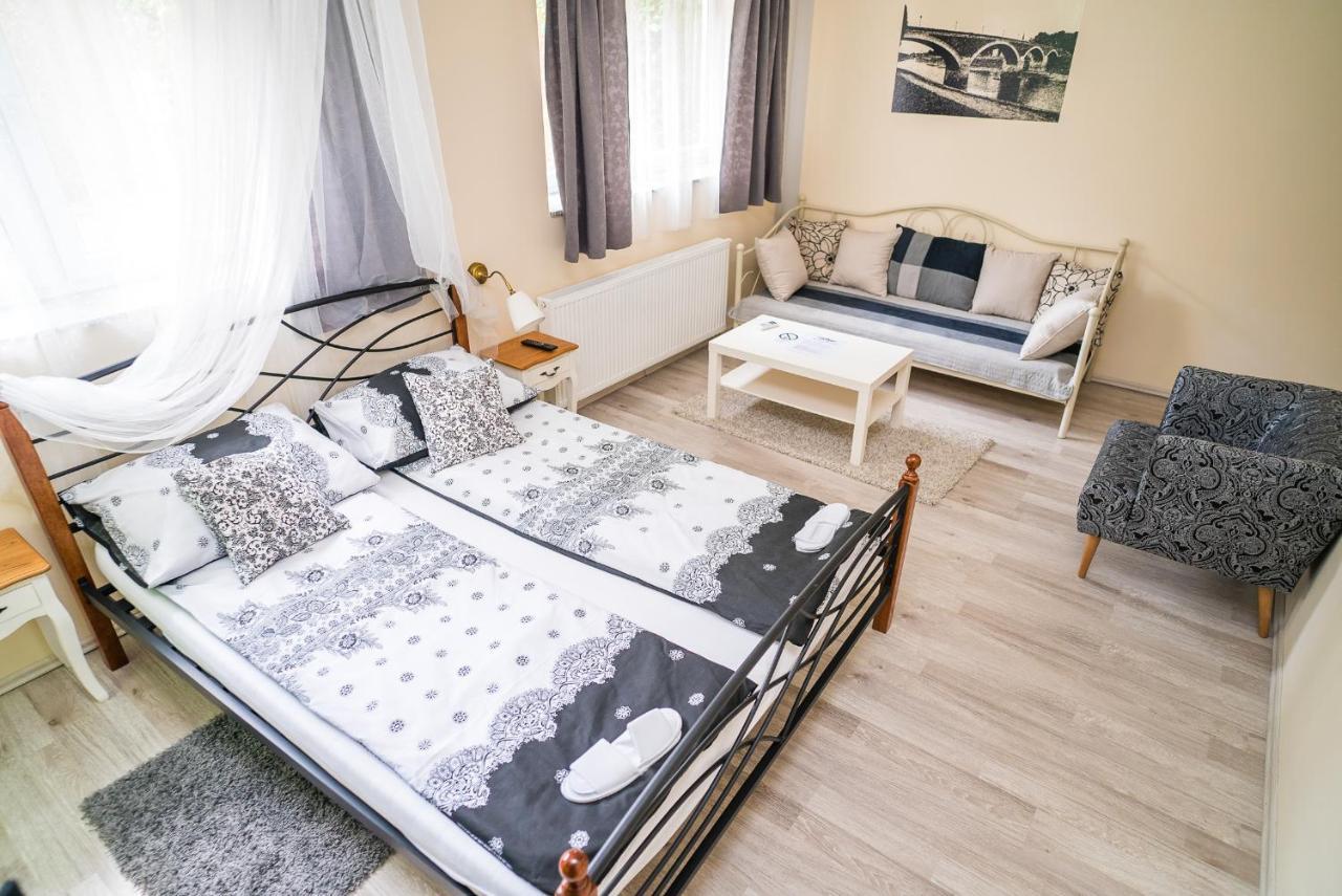 Boutique Hostel Kings N' Queens Zagreb Extérieur photo