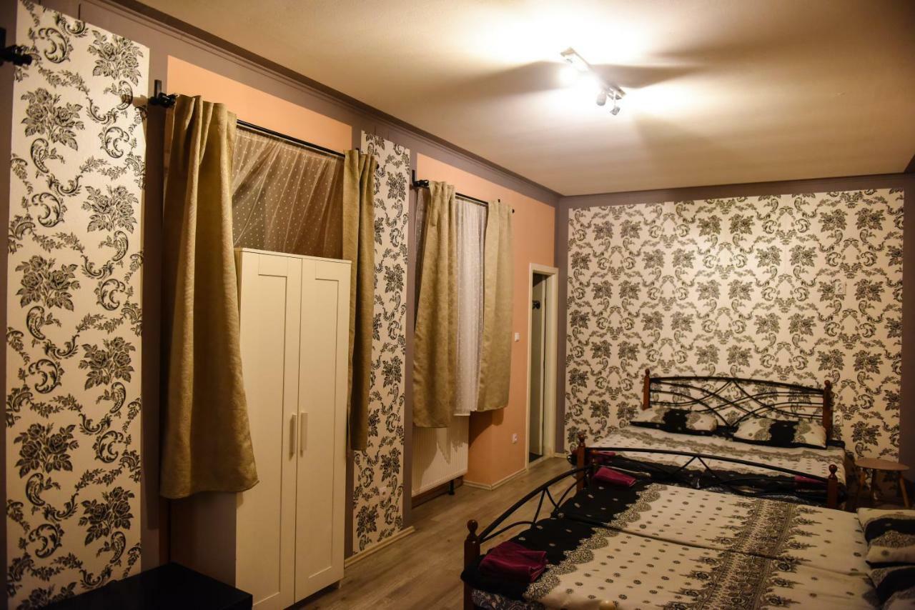 Boutique Hostel Kings N' Queens Zagreb Extérieur photo