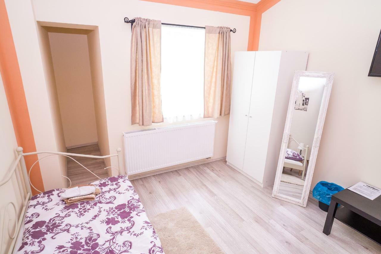 Boutique Hostel Kings N' Queens Zagreb Extérieur photo