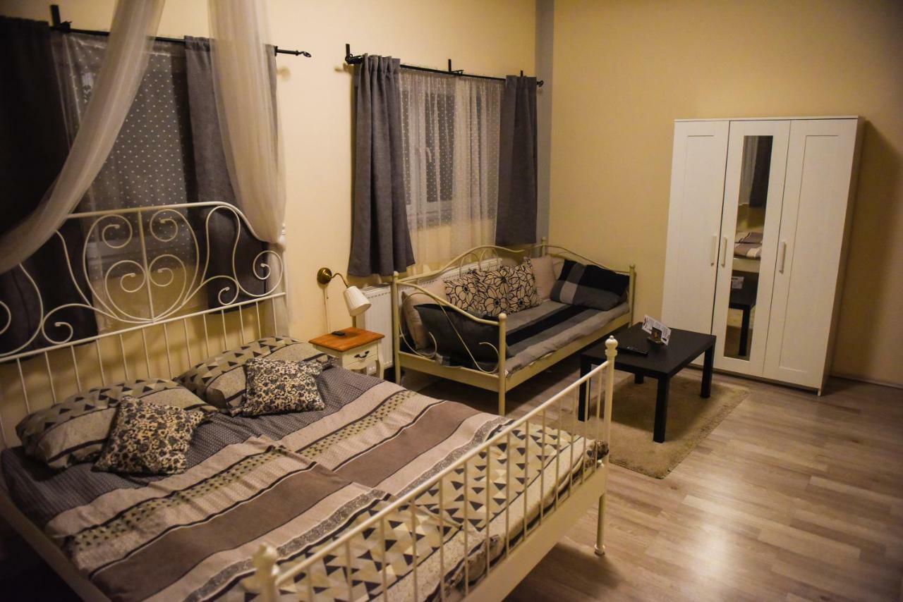 Boutique Hostel Kings N' Queens Zagreb Extérieur photo